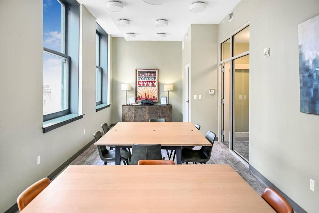 Apartamento 2Br Unit In The Heart Of Dt On Playhouse Square, With Pool And Gym Access-1106 Cleveland Exterior foto