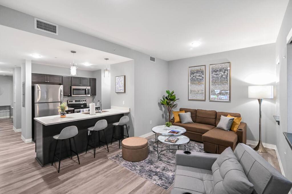 Apartamento 2Br Unit In The Heart Of Dt On Playhouse Square, With Pool And Gym Access-1106 Cleveland Exterior foto